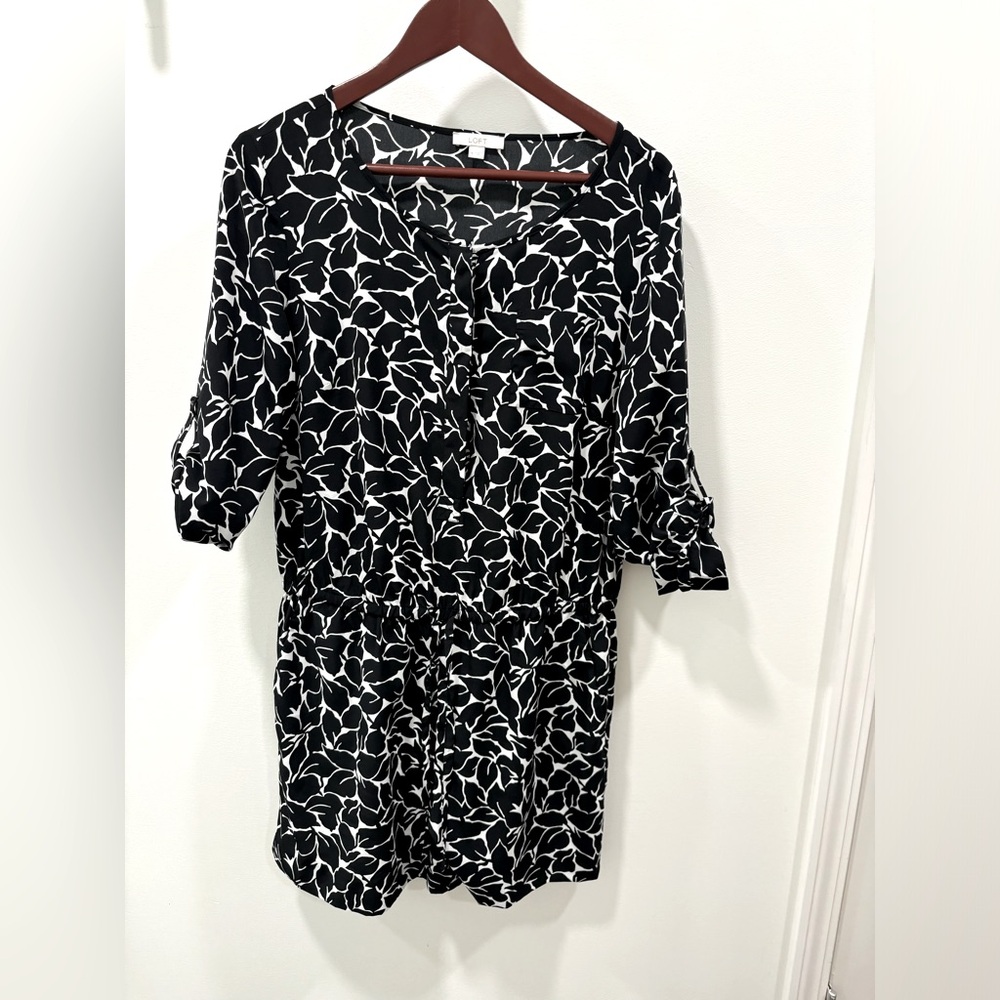 Ann Taylor LOFT Long Sleeve Romper Black/White Size 6